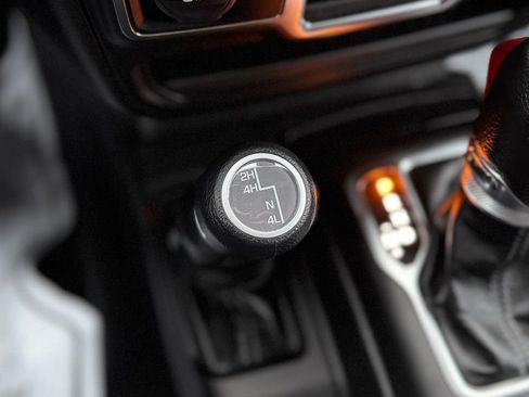 Used 2024 Jeep Gladiator Sport image 18