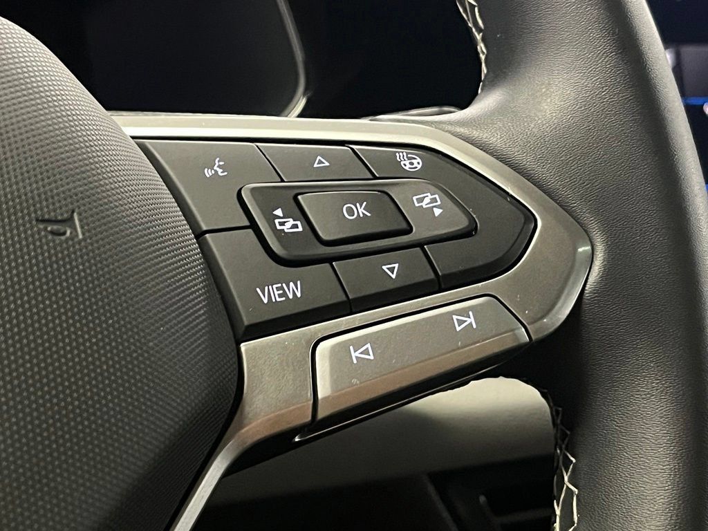 Used 2023 Volkswagen Taos SE w/ Panoramic Sunroof Package FWD image 28