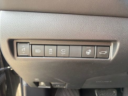 Used 2021 Toyota Venza Limited w/ Advanced Technology Package AWD/4WD image 17