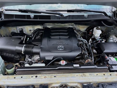 Used 2019 Toyota Tundra Limited w/ Limited Premium Package AWD/4WD image 30