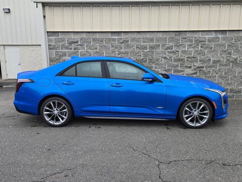 New 2026 Cadillac CT4 V image 9