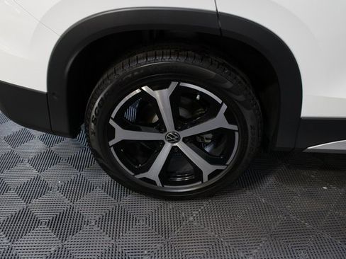 New 2025 Volkswagen Tiguan SE image 26