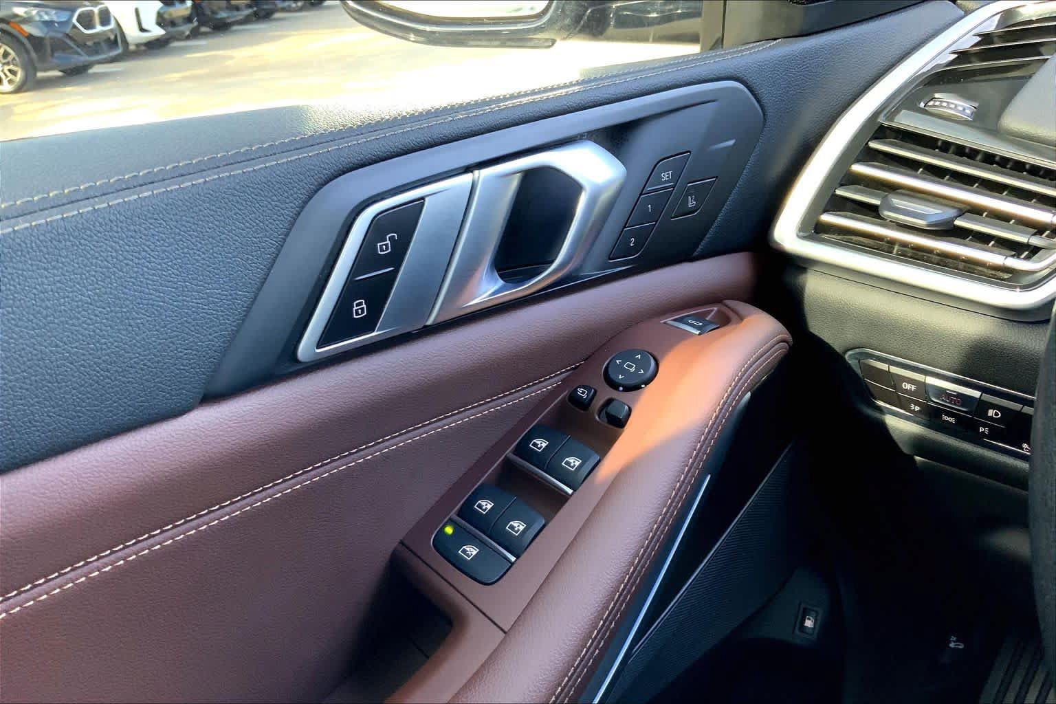 Used 2022 BMW X5 xDrive45e w/ Executive Package AWD/4WD image 33