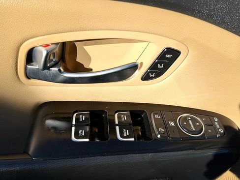 Used 2015 Kia Sedona SX FWD image 23