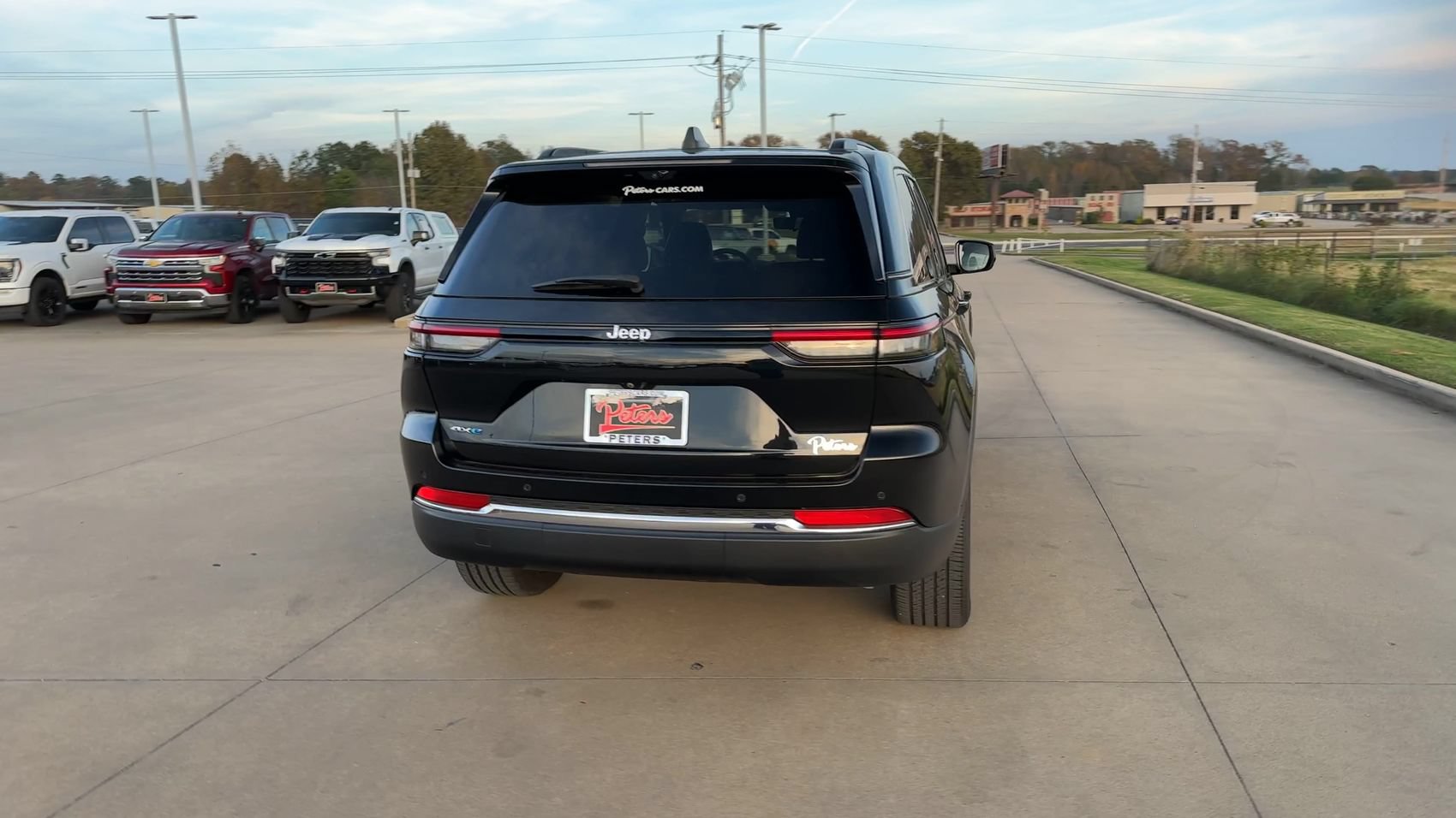 New 2023 Jeep Grand Cherokee 4WD 4xe w/ Luxury Tech Group II image 7