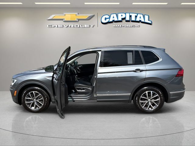 Used 2020 Volkswagen Tiguan SE w/ Panoramic Sunroof Package FWD image 9