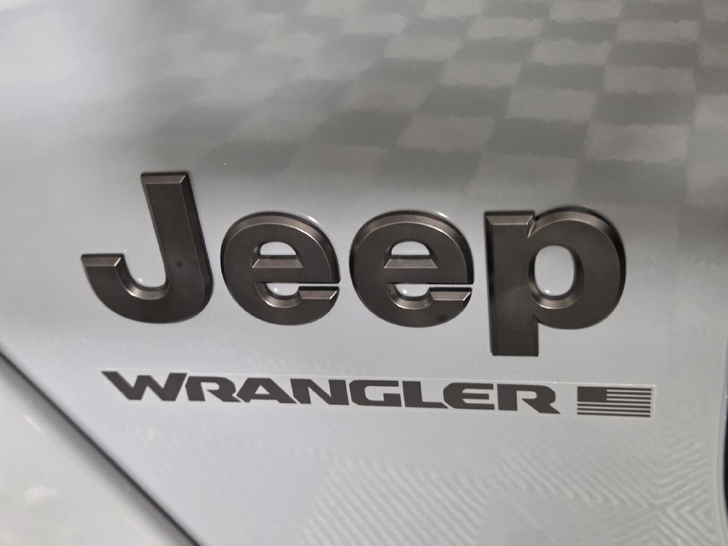 Used 2026 Jeep Wrangler Unlimited Sahara AWD/4WD image 8