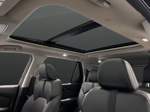 Used 2023 Honda Pilot Touring image 7