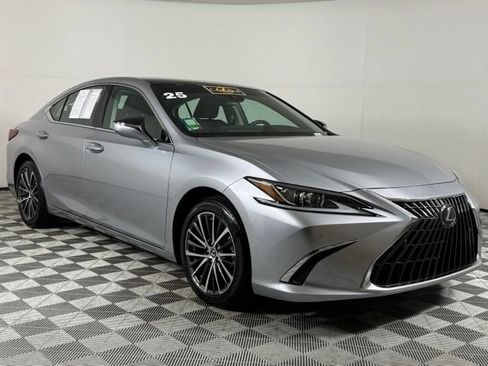 Used 2025 Lexus ES 350 w/ Premium Package FWD image 11