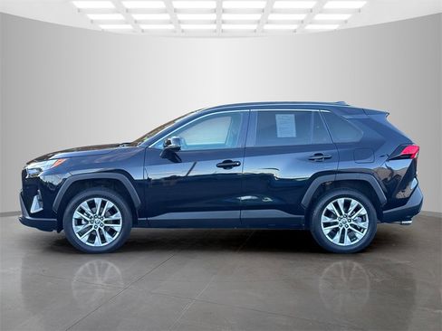 Used 2022 Toyota RAV4 XLE Premium image 3