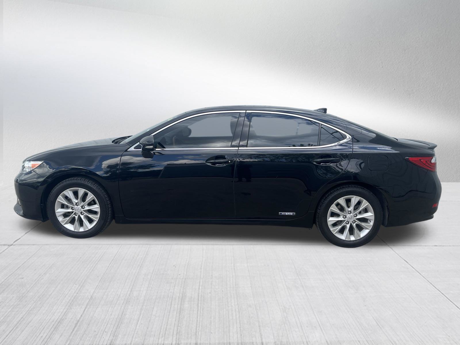 Used 2015 Lexus ES 300h w/ Navigation System Package FWD image 4