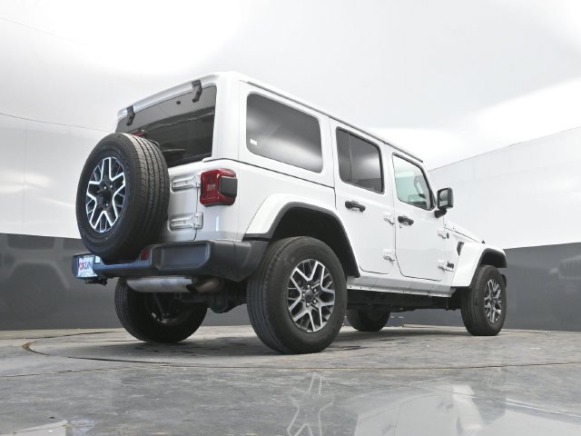 Used 2025 Jeep Wrangler Unlimited Sahara AWD/4WD image 44