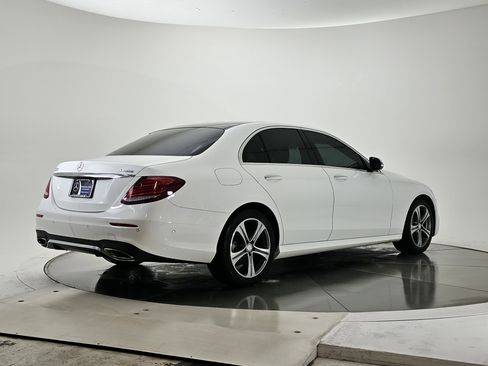 Certified 2017 Mercedes-Benz E 300 4MATIC image 3