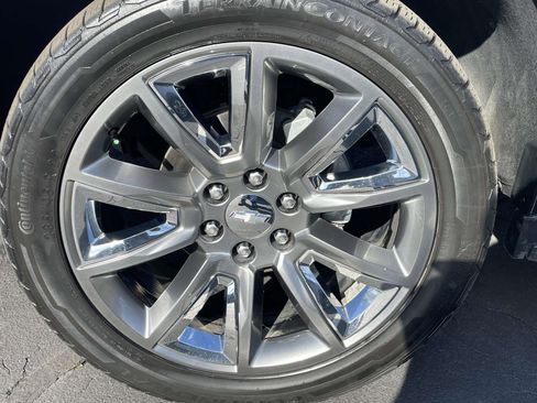 Used 2018 Chevrolet Suburban Premier image 9