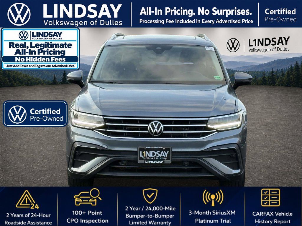 Used 2023 Volkswagen Tiguan SE w/ Panoramic Sunroof Package FWD image 3