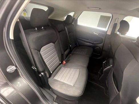 Used 2016 Ford Edge SE image 18