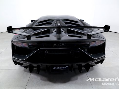 Used 2020 Lamborghini Aventador SVJ AWD/4WD image 8
