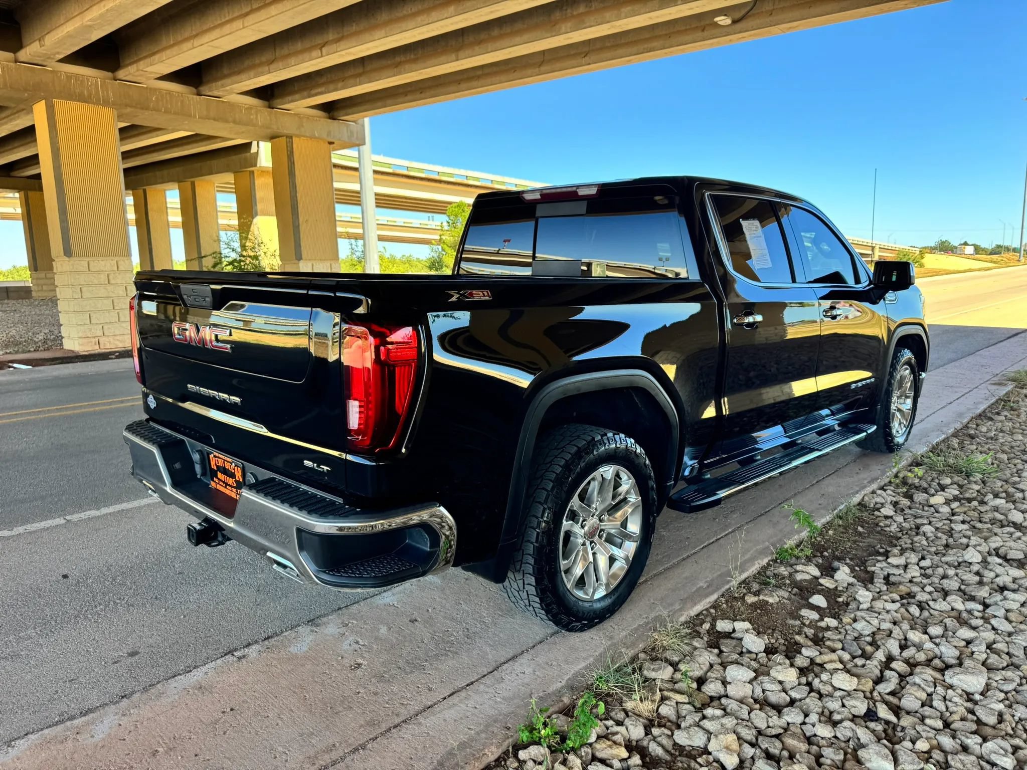Used 2021 GMC Sierra 1500 SLT AWD/4WD image 3