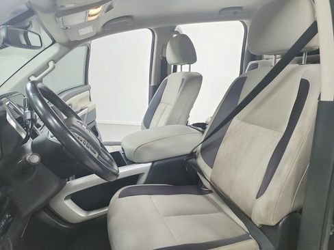 Used 2020 Nissan Titan SV w/ SV Convenience Package RWD image 19