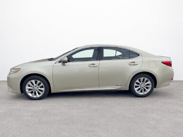 Used 2015 Lexus ES 300h w/ Navigation System Package FWD image 2