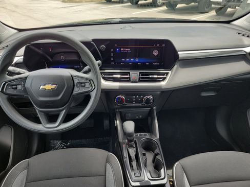 Used 2025 Chevrolet TrailBlazer LS FWD image 15