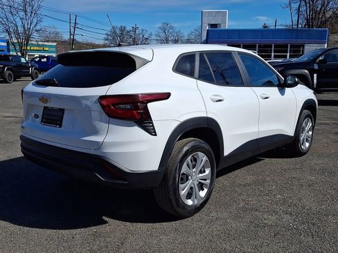 Used 2024 Chevrolet Trax LS w/ Driver Confidence Package image 8