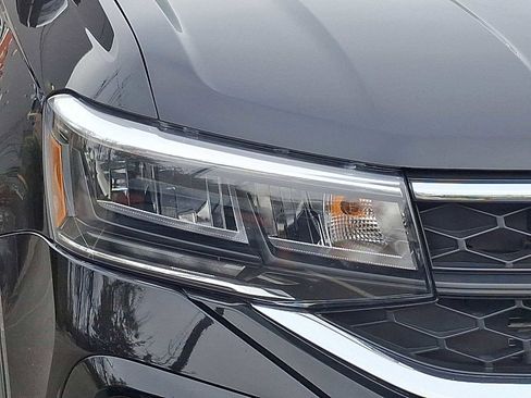 Used 2024 Volkswagen Taos SE image 26