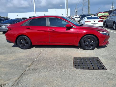 Used 2022 Hyundai Elantra SEL FWD image 25