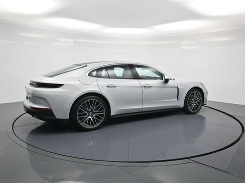 Used 2025 Porsche Panamera image 31