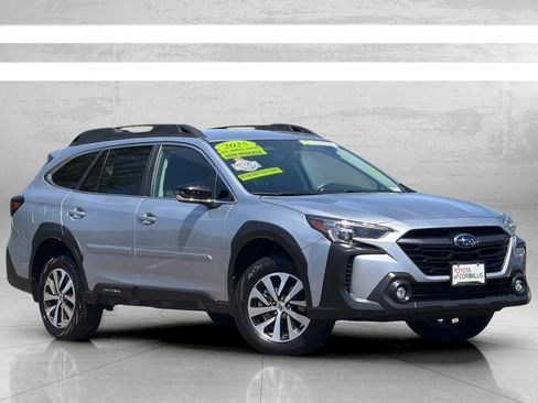 Used 2025 Subaru Outback Premium AWD/4WD image 2