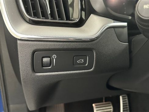 Used 2018 Volvo XC60 T6 R-Design w/ Convenience Package image 27