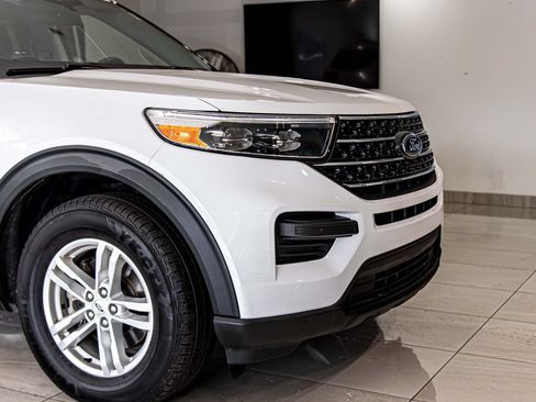 Used 2021 Ford Explorer XLT AWD/4WD image 3
