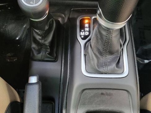 Used 2018 Jeep Wrangler Sport image 23