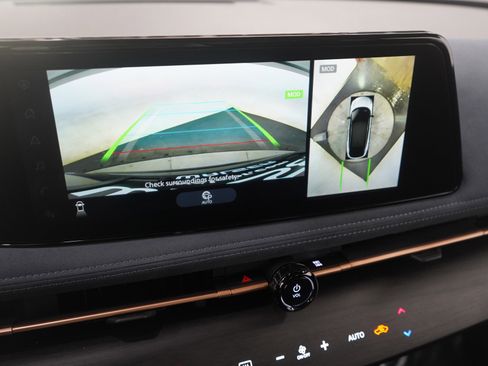 Used 2024 Nissan Ariya AWD image 31