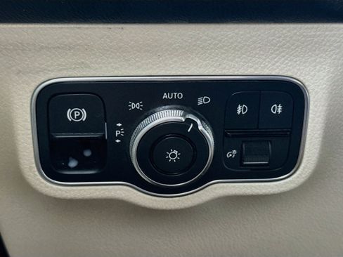 Used 2020 Mercedes-Benz GLB 250 4MATIC image 12