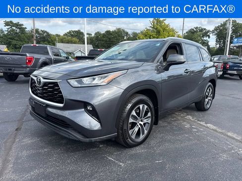 Used 2020 Toyota Highlander XLE AWD/4WD image 2