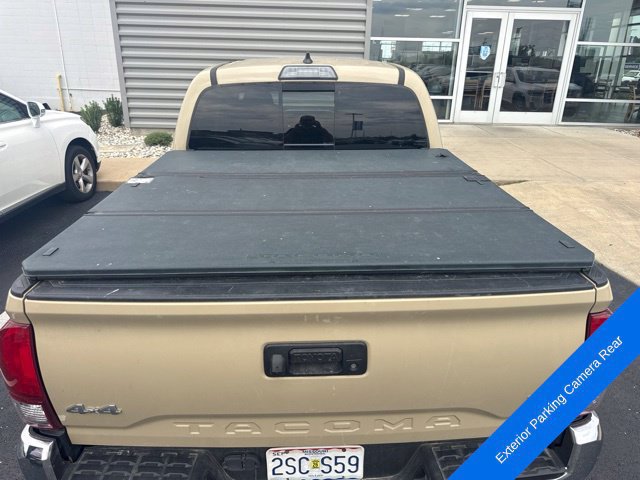 Used 2018 Toyota Tacoma SR5 AWD/4WD image 10