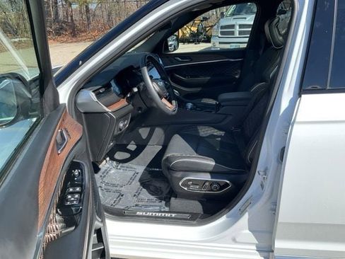 Used 2024 Jeep Grand Cherokee Summit w/ Adv Protech Group IV AWD/4WD image 15