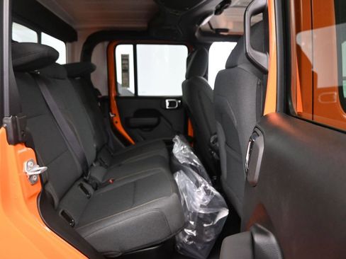 New 2025 Jeep Gladiator Sport image 29