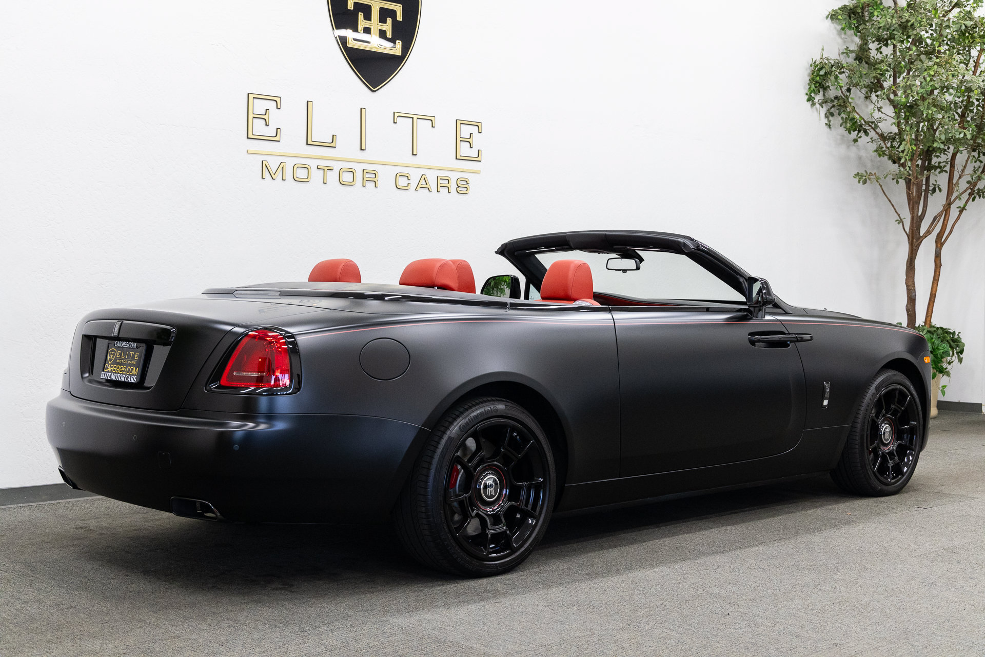 Used 2020 Rolls-Royce Dawn RWD image 11
