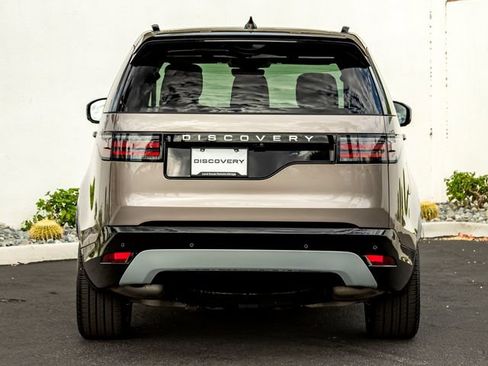 Used 2025 Land Rover Discovery Metropolitan Edition AWD/4WD image 8
