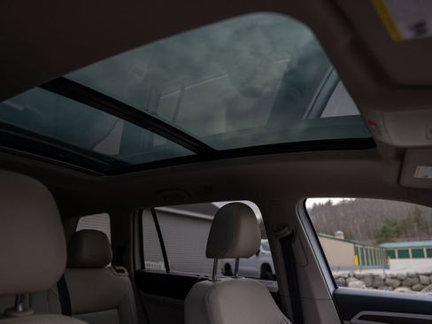 Used 2022 Volkswagen Atlas SE w/ Panoramic Sunroof Package image 13