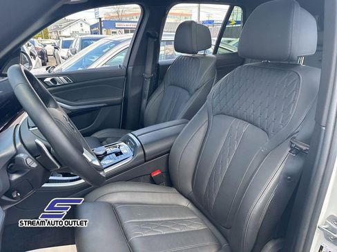 Used 2025 BMW X5 xDrive50e AWD/4WD image 27