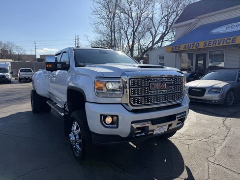 Used 2018 GMC Sierra 3500 Denali w/ Duramax Plus Package image 2
