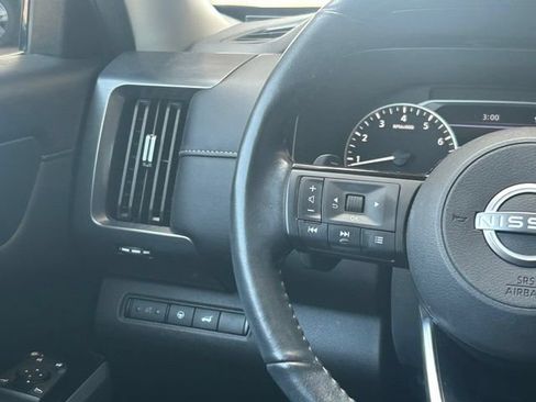 Used 2024 Nissan Pathfinder SL FWD image 13
