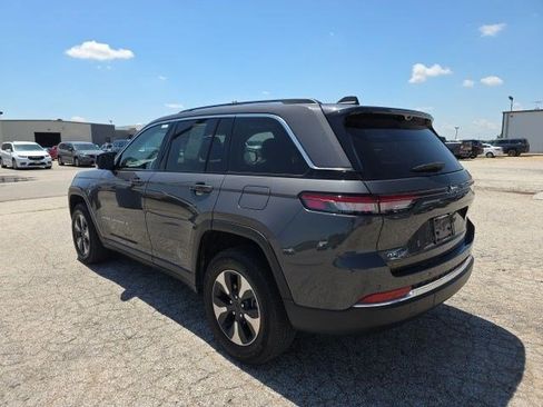 Used 2022 Jeep Grand Cherokee Limited 4xe w/ Luxury Tech Group II AWD/4WD image 6