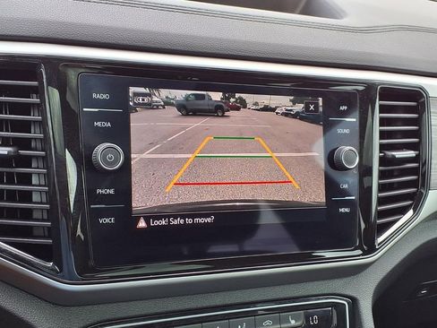 Used 2023 Volkswagen Atlas Cross Sport SE w/ Panoramic Sunroof Package FWD image 29