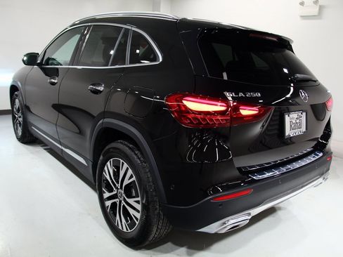 Used 2025 Mercedes-Benz GLA 250 4MATIC image 13