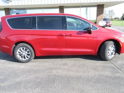 New 2026 Chrysler Pacifica Select