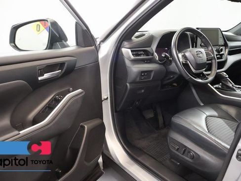 Used 2023 Toyota Highlander XSE AWD/4WD image 8